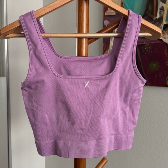 Knix - Good to Go Seamless Crop Tank in Amethyst (lilac) - Picture 6 of 7